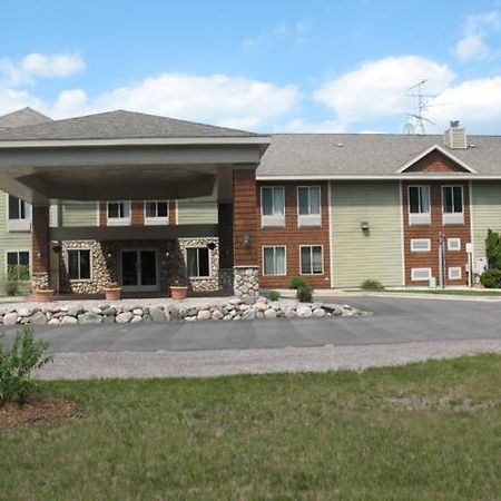 Pellston Lodge Bagian luar foto