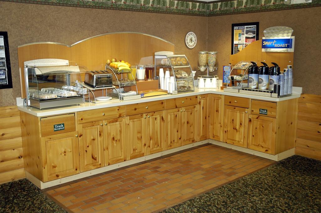 Pellston Lodge Restoran foto