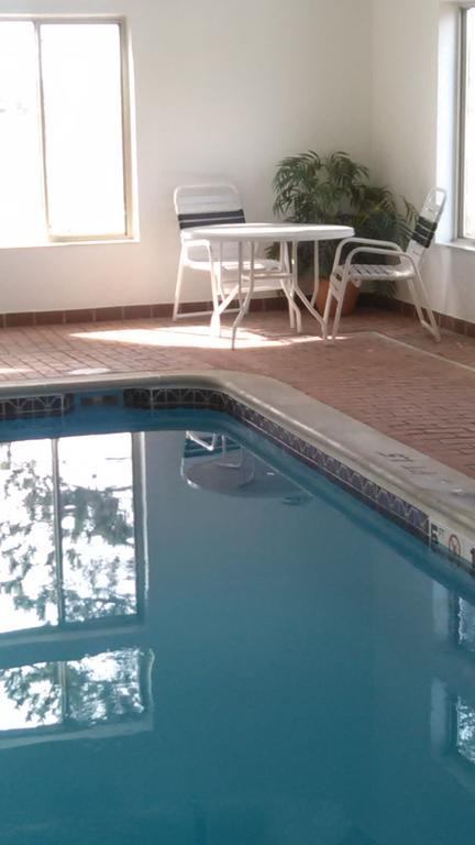 Pellston Lodge Bagian luar foto