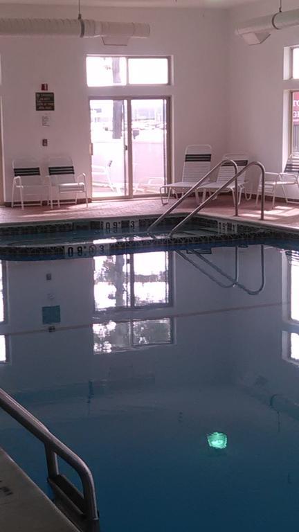 Pellston Lodge Bagian luar foto