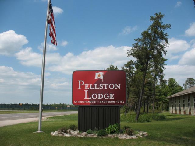 Pellston Lodge Bagian luar foto
