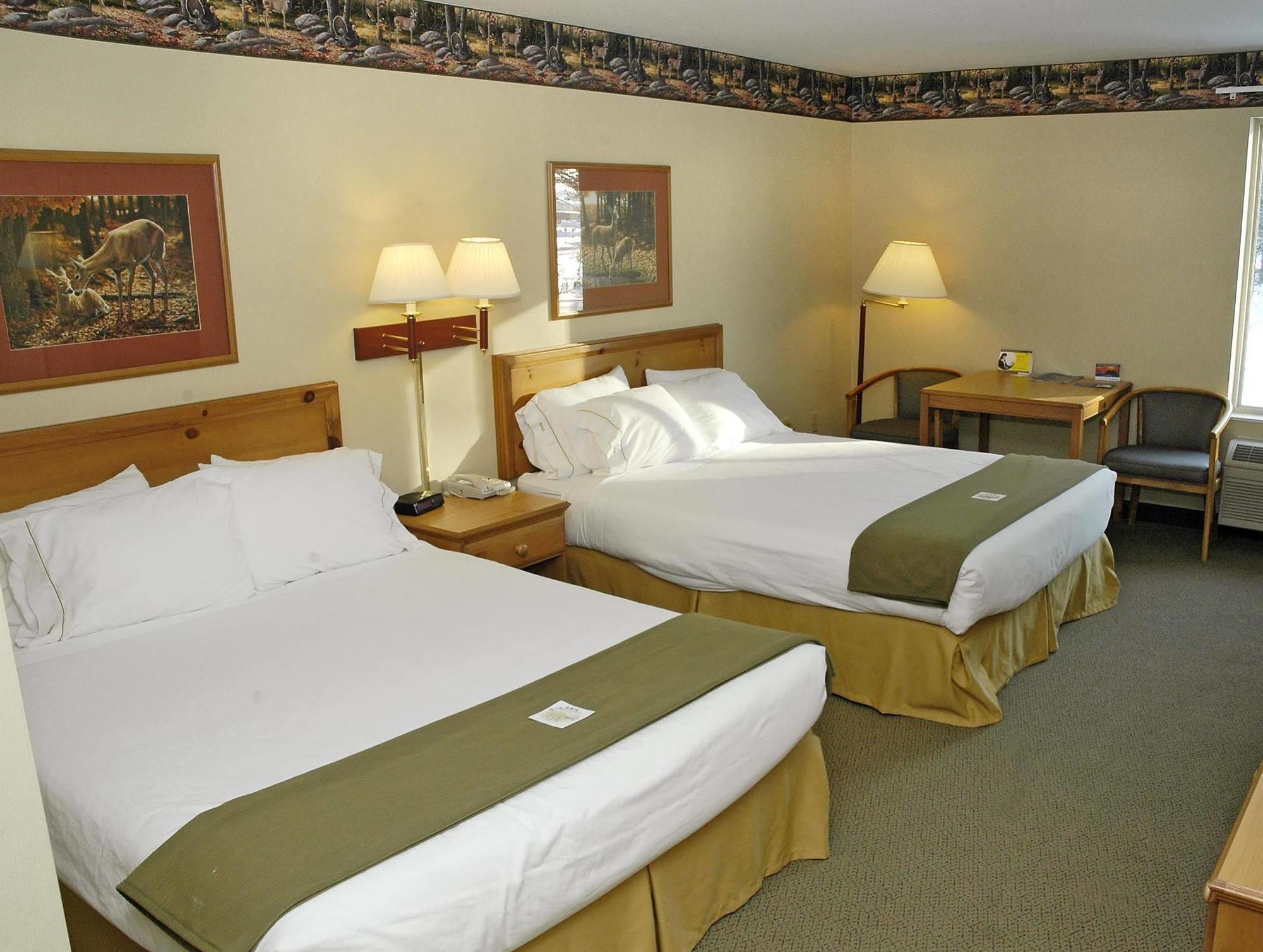 Pellston Lodge Bagian luar foto