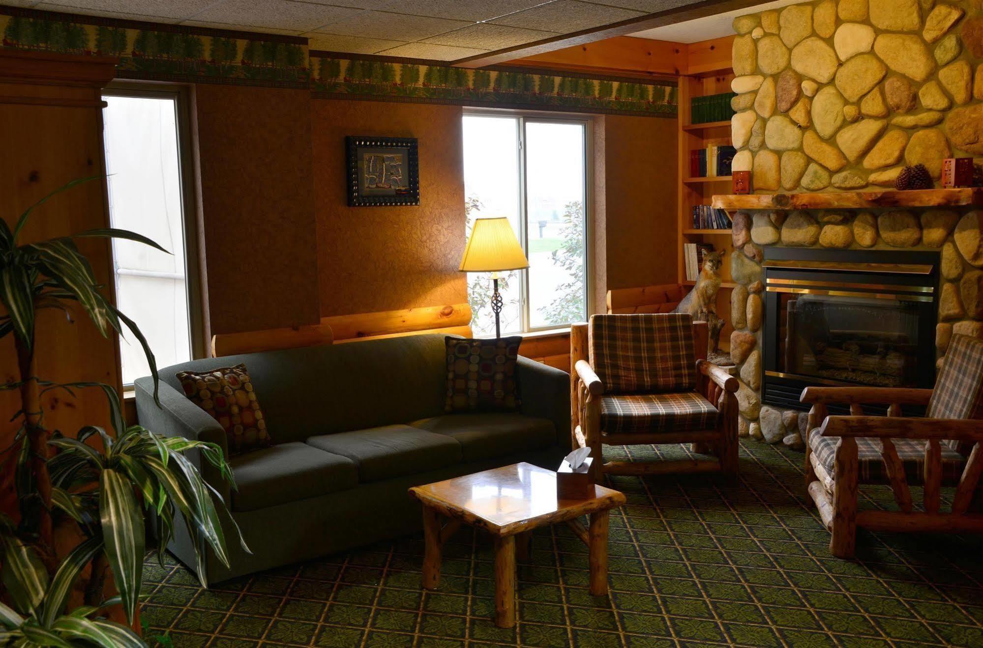 Pellston Lodge Bagian luar foto