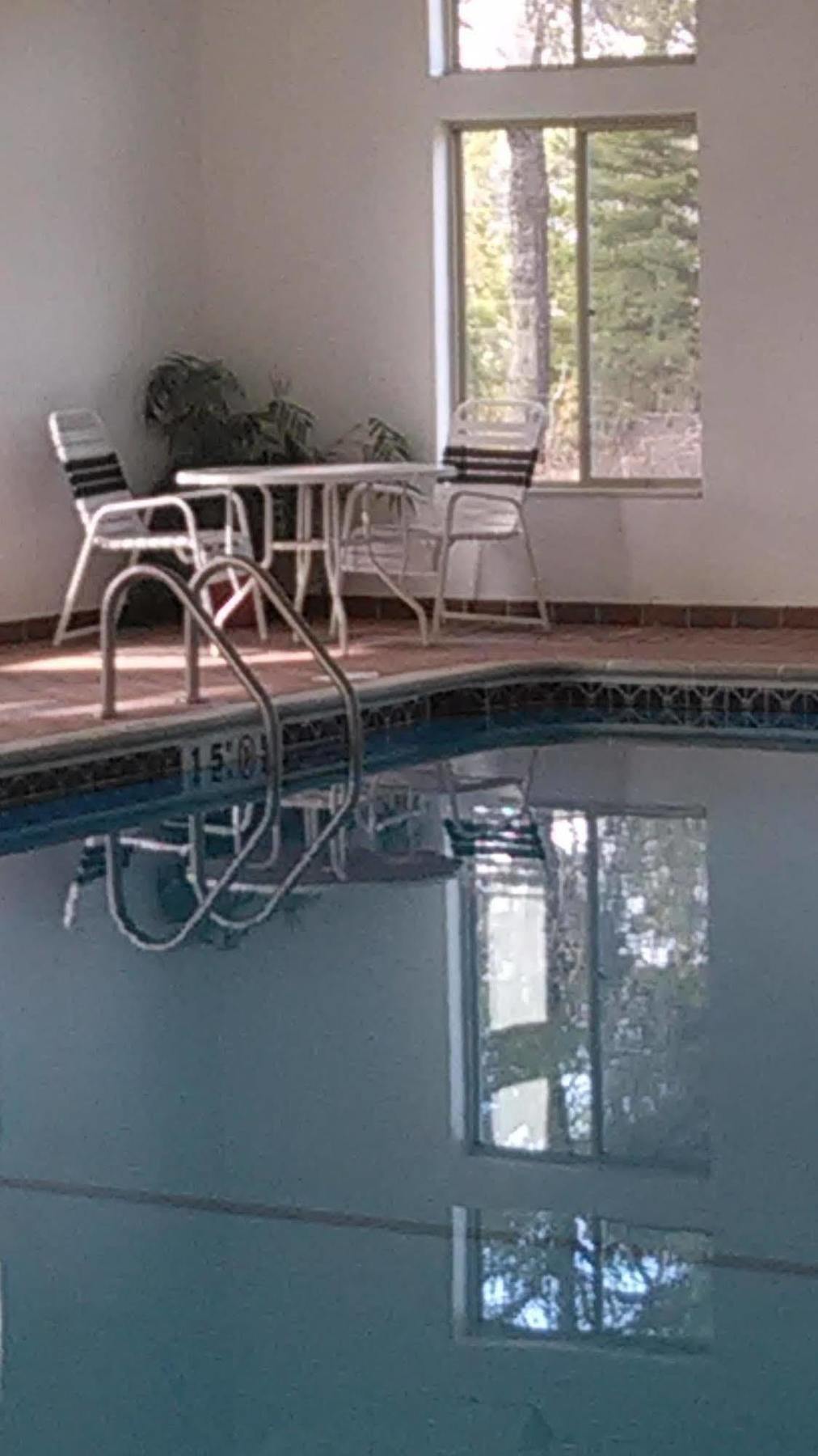 Pellston Lodge Bagian luar foto